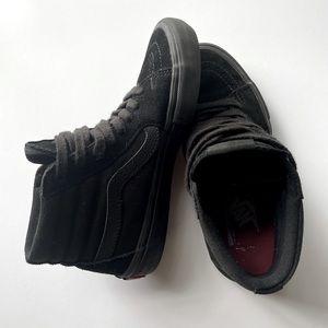 Black on black Sk8-Hi Pro Vans men’s 6 women’s 7.5